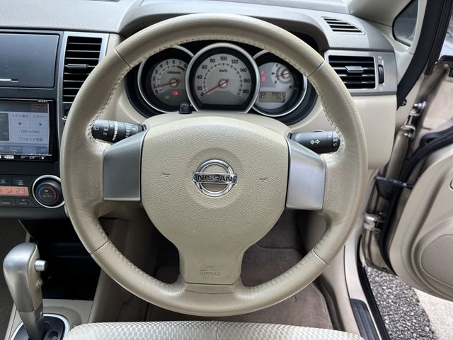 NISSAN TIIDA 2012 Image 31