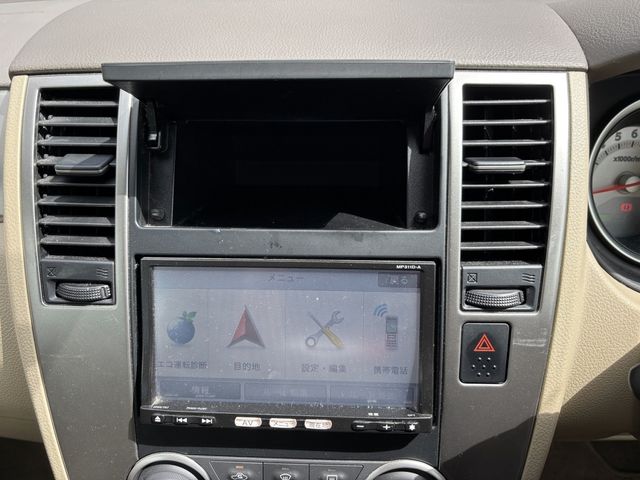 NISSAN TIIDA 2012 Image 31