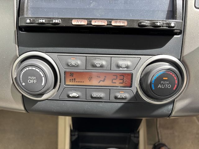 NISSAN TIIDA 2012 Image 31