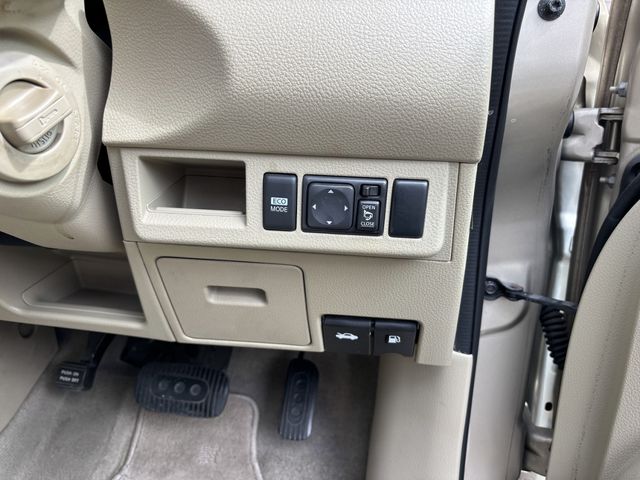 NISSAN TIIDA 2012 Image 31