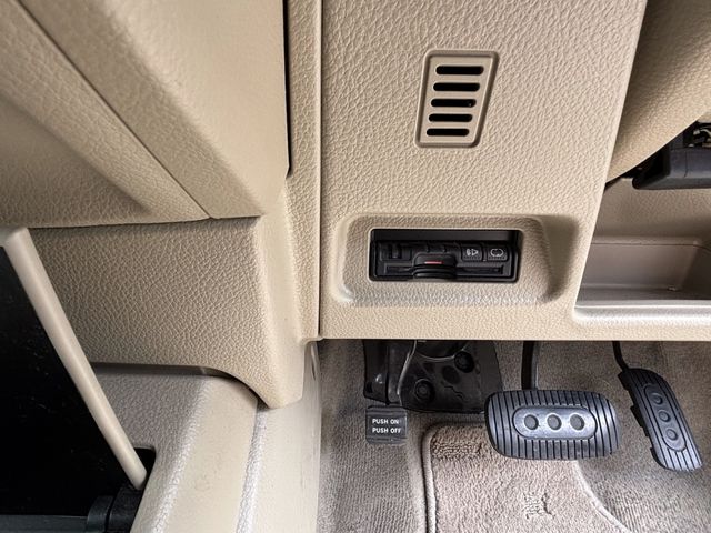 NISSAN TIIDA 2012 Image 31