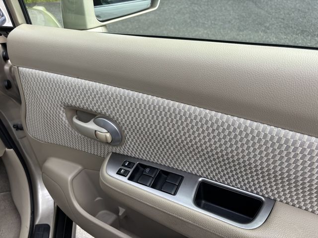 NISSAN TIIDA 2012 Image 31