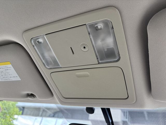 NISSAN TIIDA 2012 Image 31