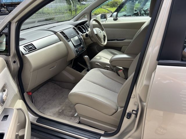 NISSAN TIIDA 2012 Image 31