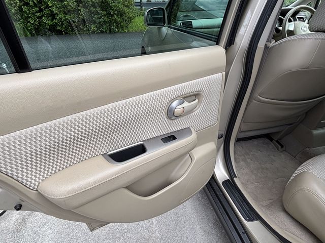 NISSAN TIIDA 2012 Image 31