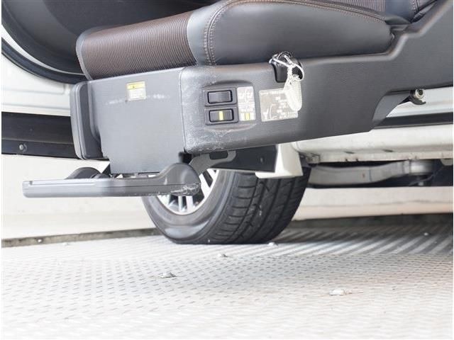 NISSAN ELGRAND 2014 Image 31