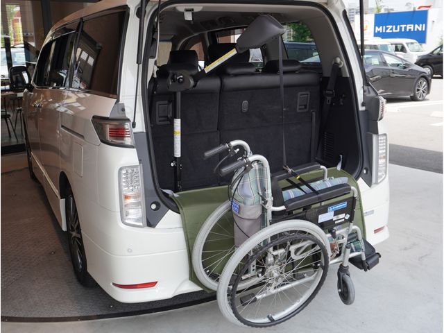 NISSAN ELGRAND 2014 Image 31