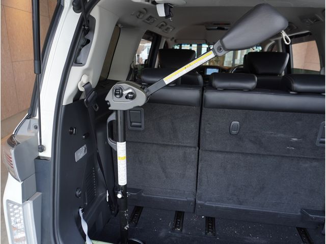 NISSAN ELGRAND 2014 Image 31