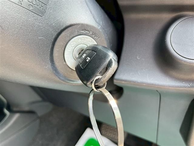 TOYOTA AQUA 2013 Image 31