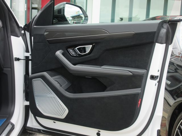 LAMBORGHINI URUS 2023 Image 31