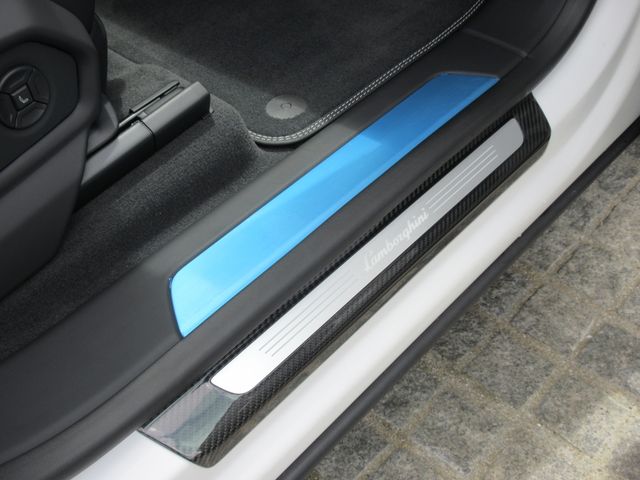 LAMBORGHINI URUS 2023 Image 31