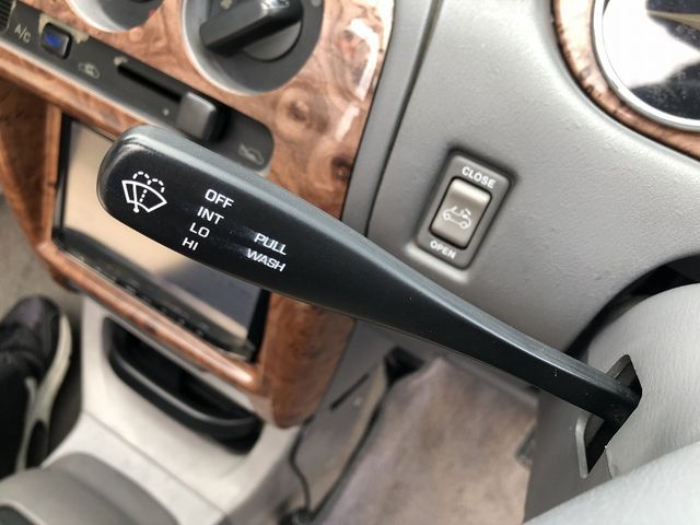 MITSUOKA VIEWT 1998 Image 31