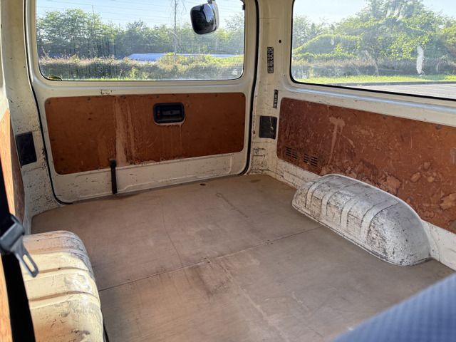 TOYOTA HIACE VAN 4WD 2015 Image 31