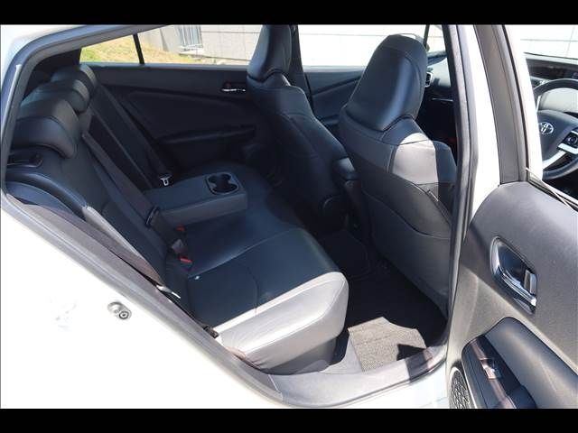 TOYOTA PRIUS 2015 Image 31