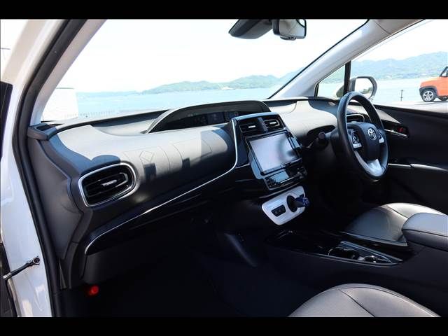 TOYOTA PRIUS 2015 Image 31