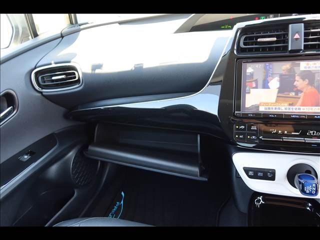 TOYOTA PRIUS 2015 Image 31