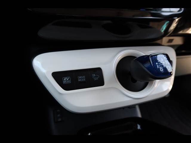 TOYOTA PRIUS 2015 Image 31