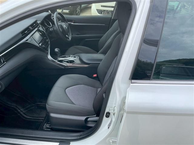 TOYOTA CAMRY HYBRID 2018 Image 31