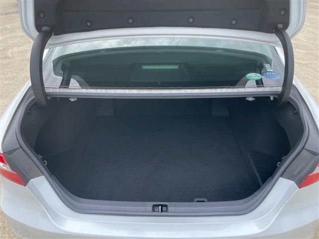 TOYOTA CAMRY HYBRID 2018 Image 31