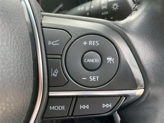 TOYOTA CAMRY HYBRID 2018 Image 31