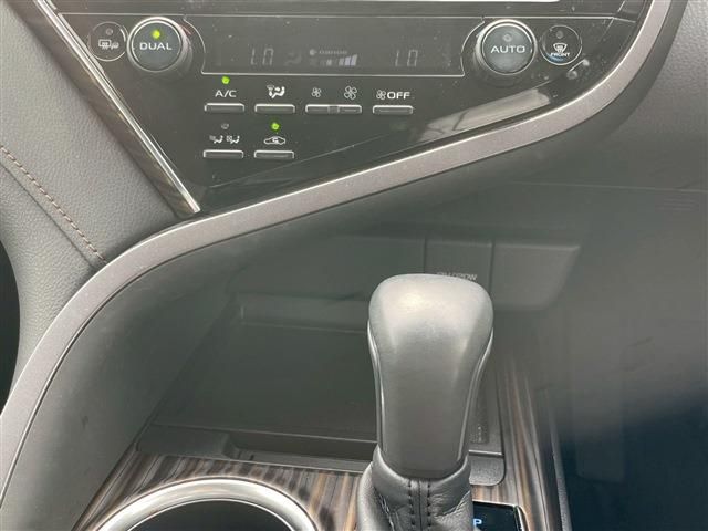 TOYOTA CAMRY HYBRID 2018 Image 31