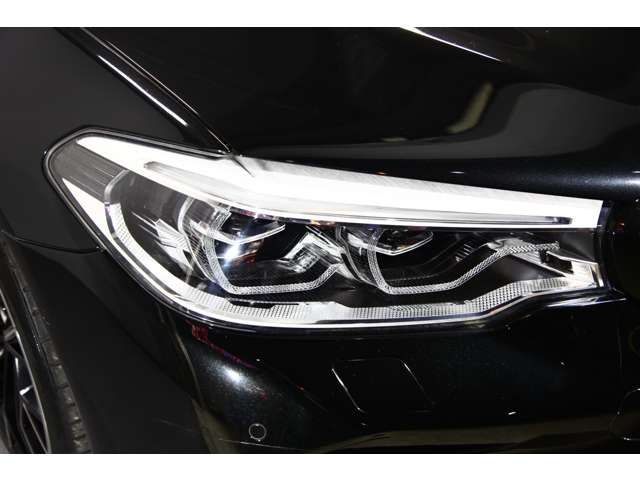 BMW 5SERIES SEDAN 2017 Image 31