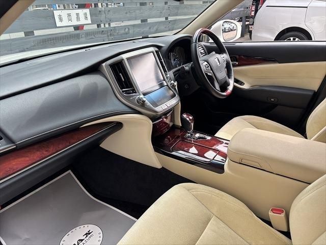 TOYOTA CROWN MAJESTA HYBRID 2016 Image 31