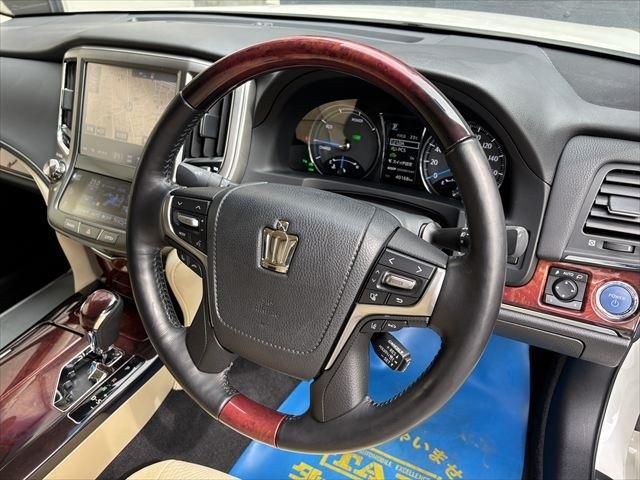 TOYOTA CROWN MAJESTA HYBRID 2016 Image 31