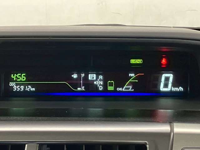 TOYOTA PRIUS ALPHA 2013 Image 31