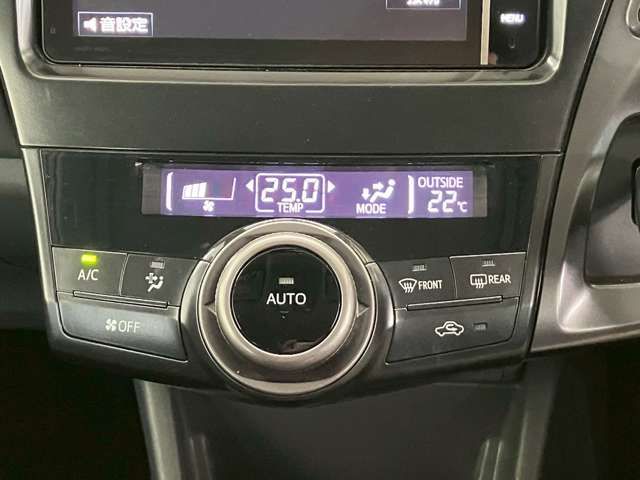 TOYOTA PRIUS ALPHA 2013 Image 31