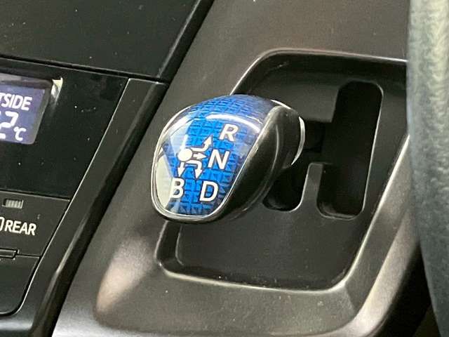 TOYOTA PRIUS ALPHA 2013 Image 31