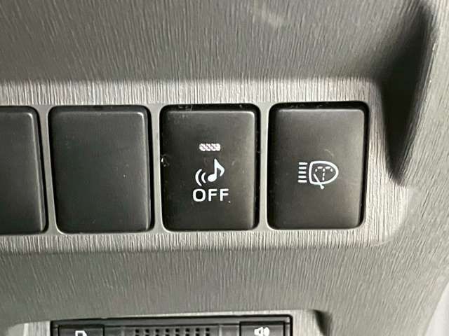 TOYOTA PRIUS ALPHA 2013 Image 31