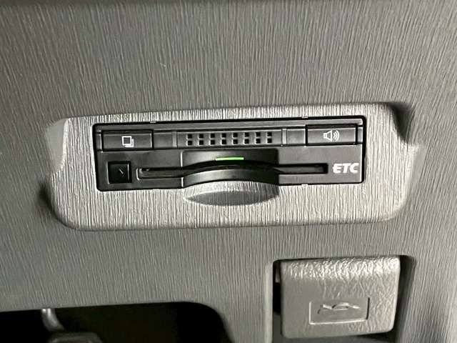 TOYOTA PRIUS ALPHA 2013 Image 31