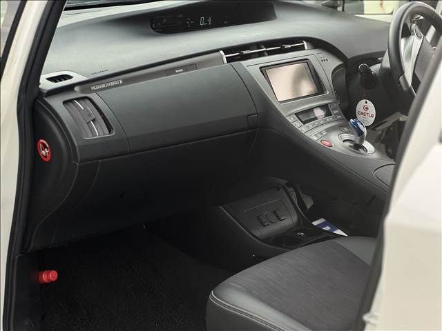 TOYOTA PRIUS PHV 2012 Image 31