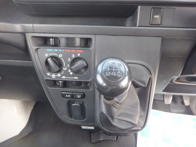 TOYOTA PIXIS VAN 4WD 2019 Image 31