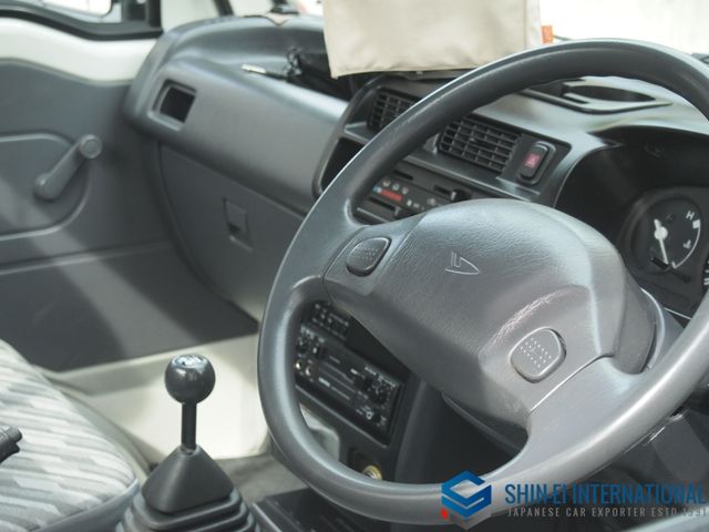 DAIHATSU HIJET TRUCK 4WD 2001 Image 31