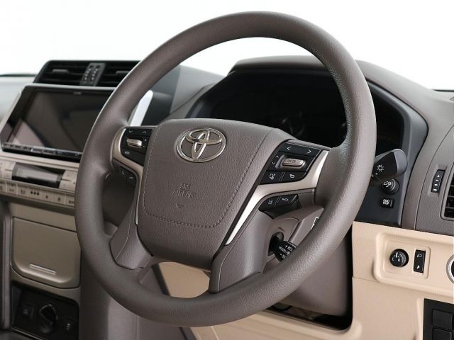 TOYOTA LANDCRUISER PRADO 2019 Image 31