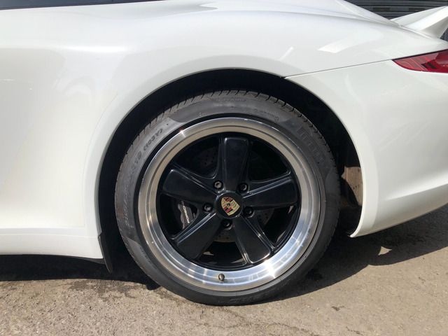 PORSCHE 911 2013 Image 31