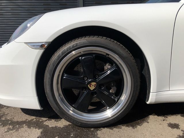 PORSCHE 911 2013 Image 31