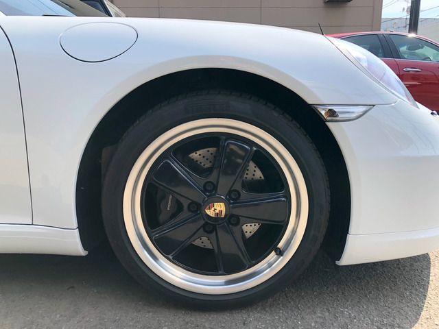 PORSCHE 911 2013 Image 31