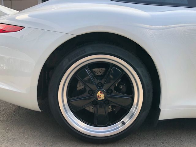 PORSCHE 911 2013 Image 31