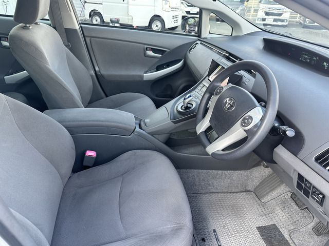 TOYOTA PRIUS 2011 Image 31
