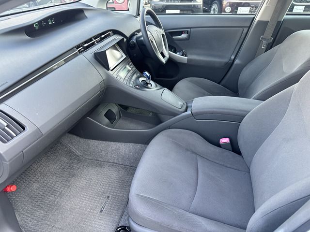 TOYOTA PRIUS 2011 Image 31