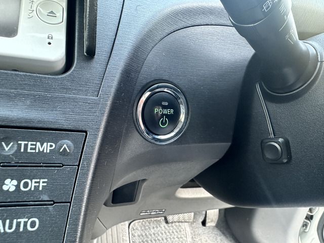 TOYOTA PRIUS 2011 Image 31