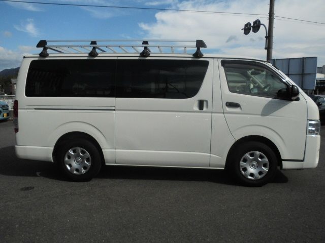 TOYOTA HIACE VAN 1.15T 2WD 2020 Image 31