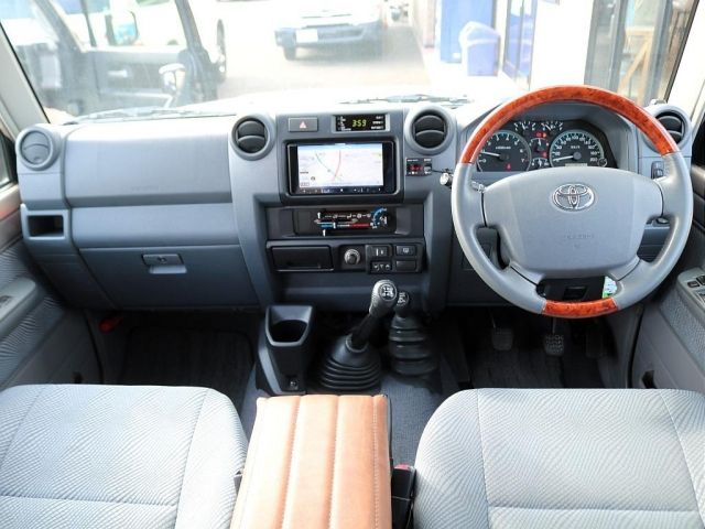 TOYOTA LANDCRUISER VAN 2015 Image 31