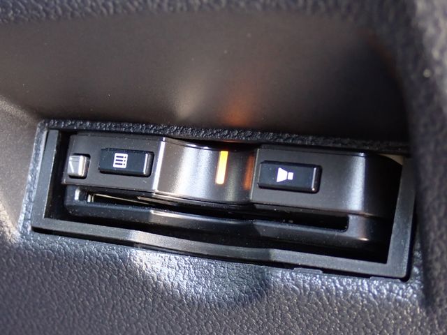 TOYOTA PRIUS 2017 Image 31