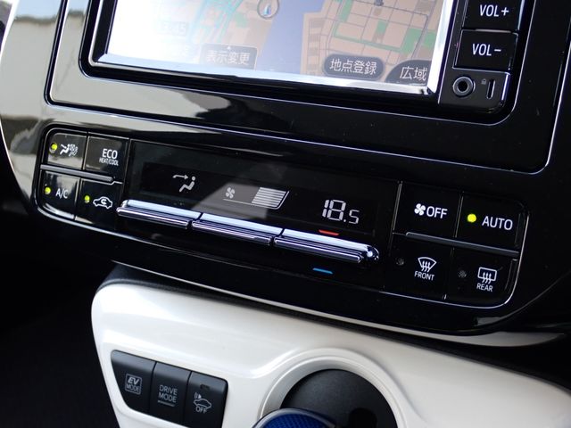 TOYOTA PRIUS 2017 Image 31