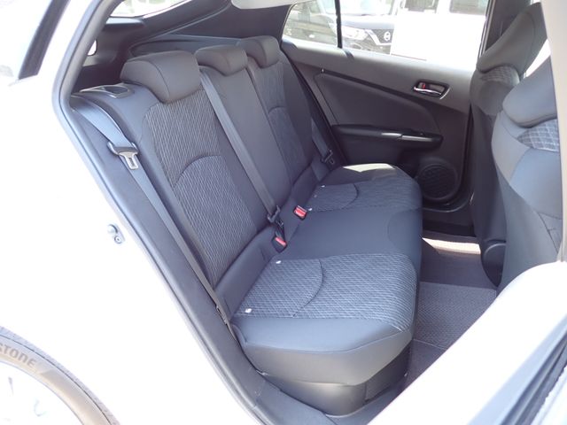 TOYOTA PRIUS 2017 Image 31