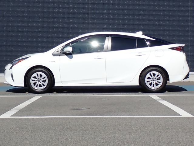TOYOTA PRIUS 2017 Image 31
